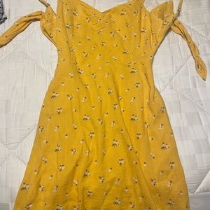 cute yellow hollister dress